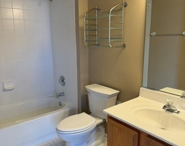 105 W Saint Charles Road - Photo Thumbnail 13