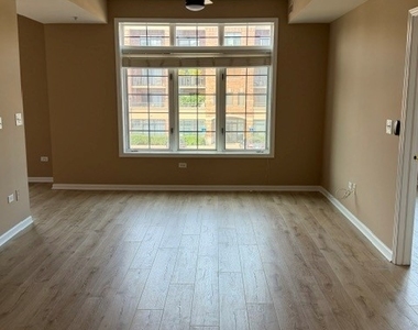 105 W Saint Charles Road - Photo Thumbnail 5