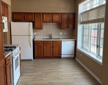 105 W Saint Charles Road - Photo Thumbnail 8