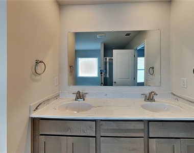 769 Oakmont Trace - Photo Thumbnail 7
