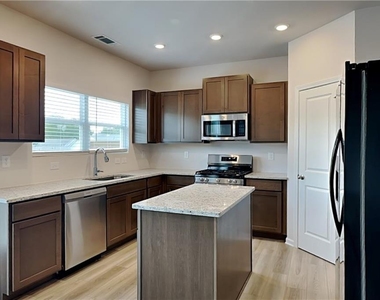 769 Oakmont Trace - Photo Thumbnail 2