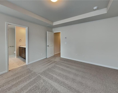 769 Oakmont Trace - Photo Thumbnail 5