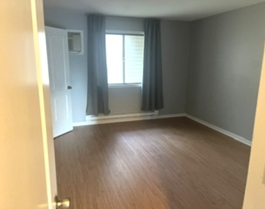 203 N Waters Edge Drive - Photo Thumbnail 10