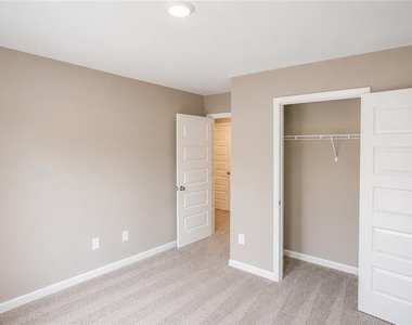 100 Squarewood Lane - Photo Thumbnail 14