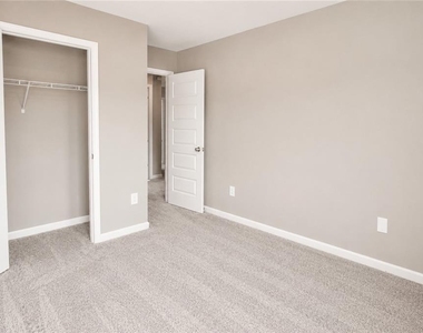 100 Squarewood Lane - Photo Thumbnail 16