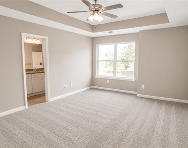 100 Squarewood Lane - Photo Thumbnail 8