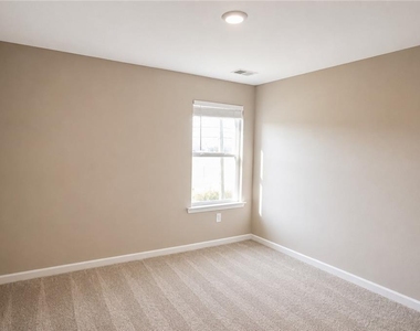 100 Squarewood Lane - Photo Thumbnail 15