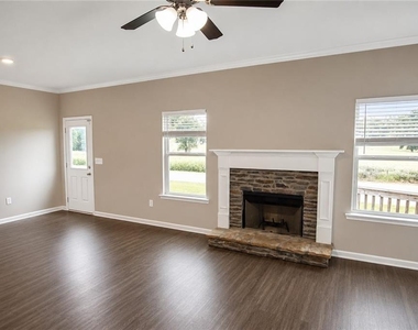 100 Squarewood Lane - Photo Thumbnail 5