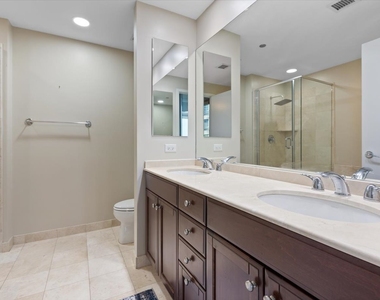 600 N Lake Shore Drive - Photo Thumbnail 8
