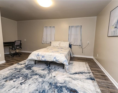 636 Lawton Street - Photo Thumbnail 6