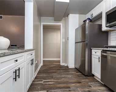 636 Lawton Street - Photo Thumbnail 4