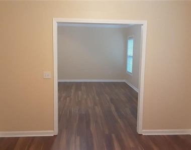 2532 Lois Court - Photo Thumbnail 5