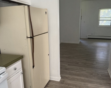 581 Burlington Avenue - Photo Thumbnail 10