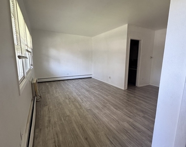 581 Burlington Avenue - Photo Thumbnail 3