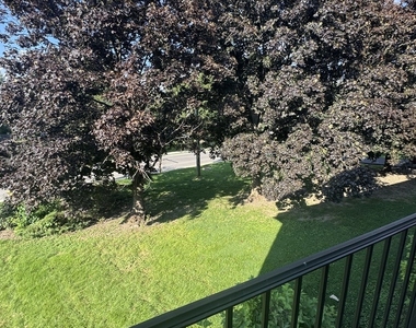581 Burlington Avenue - Photo Thumbnail 11