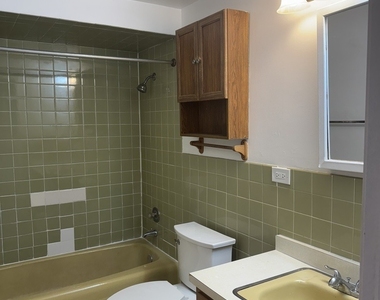 581 Burlington Avenue - Photo Thumbnail 4