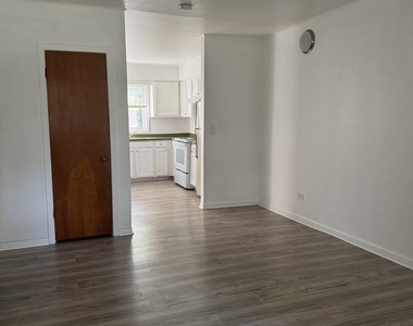 581 Burlington Avenue - Photo Thumbnail 6