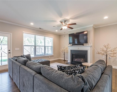 3355 Pierview Drive - Photo Thumbnail 5