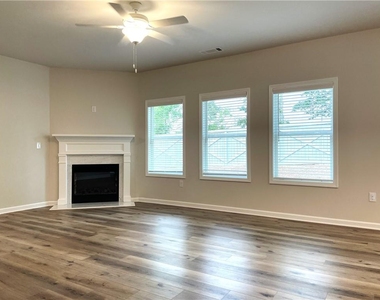 414 Fox Creek Dr - Photo Thumbnail 6