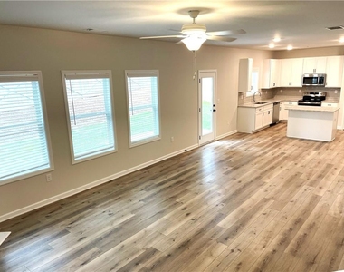 414 Fox Creek Dr - Photo Thumbnail 10