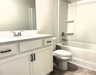 414 Fox Creek Dr - Photo Thumbnail 17