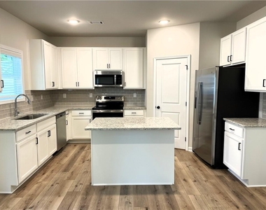 414 Fox Creek Dr - Photo Thumbnail 2