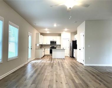414 Fox Creek Dr - Photo Thumbnail 7
