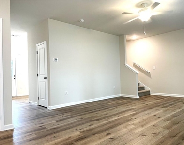 414 Fox Creek Dr - Photo Thumbnail 9