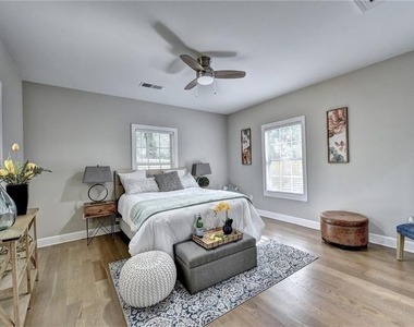 663 Bryan Street - Photo Thumbnail 5