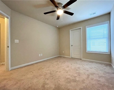 220 Bobbie Way - Photo Thumbnail 14
