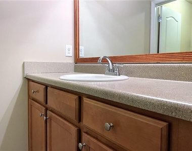 220 Bobbie Way - Photo Thumbnail 16