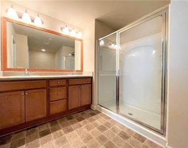 220 Bobbie Way - Photo Thumbnail 11
