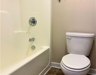 220 Bobbie Way - Photo Thumbnail 17