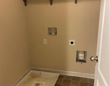 220 Bobbie Way - Photo Thumbnail 19