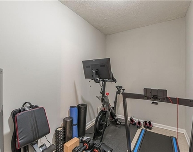 2458 Crestview Avenue - Photo Thumbnail 14