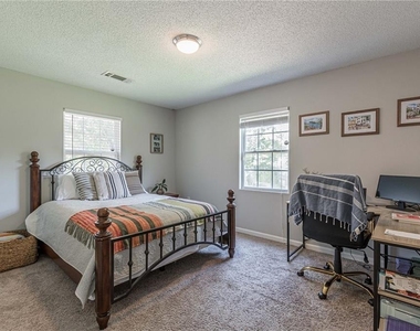 2458 Crestview Avenue - Photo Thumbnail 15