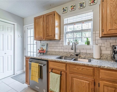 2458 Crestview Avenue - Photo Thumbnail 12