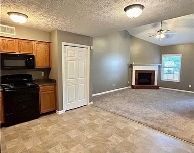 101 Twin Pines Court - Photo Thumbnail 6