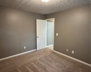 101 Twin Pines Court - Photo Thumbnail 15