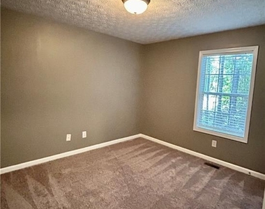 101 Twin Pines Court - Photo Thumbnail 14