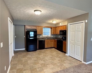101 Twin Pines Court - Photo Thumbnail 8