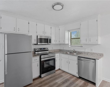 200 Tanglewood Drive - Photo Thumbnail 6