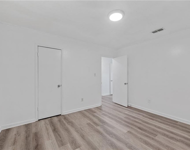 200 Tanglewood Drive - Photo Thumbnail 11