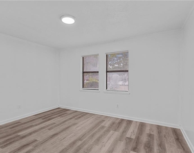 200 Tanglewood Drive - Photo Thumbnail 9