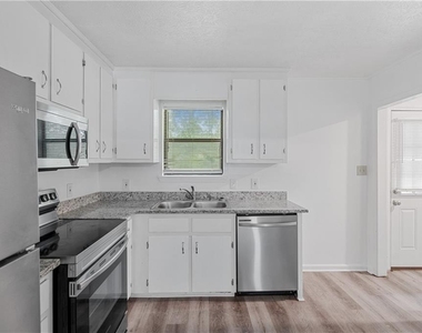 200 Tanglewood Drive - Photo Thumbnail 5