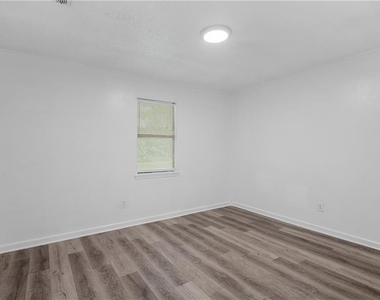 200 Tanglewood Drive - Photo Thumbnail 12