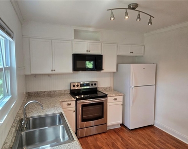 2495 Amelia Avenue - Photo Thumbnail 2