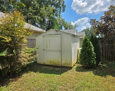 2495 Amelia Avenue - Photo Thumbnail 11