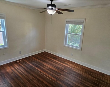 2495 Amelia Avenue - Photo Thumbnail 6