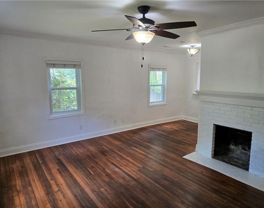 2495 Amelia Avenue - Photo Thumbnail 3